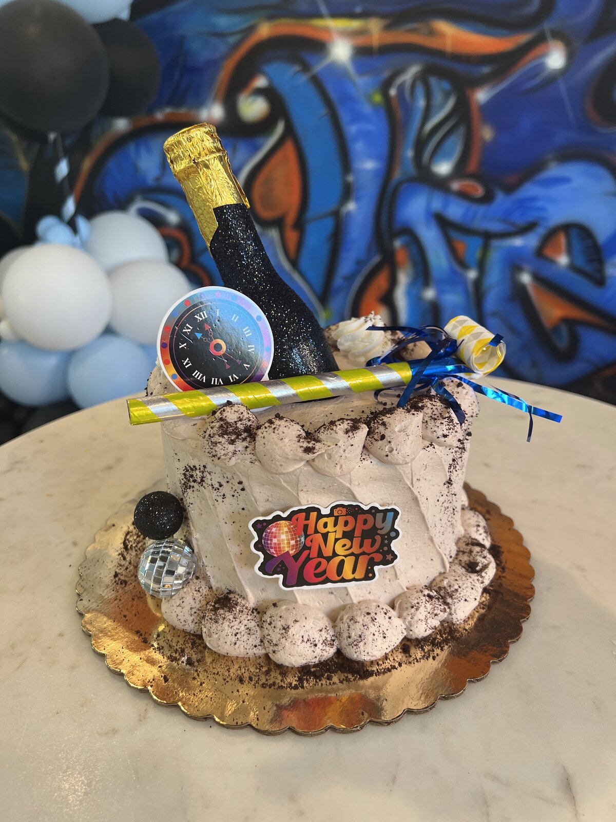 New Year's Eve champagne-theme cake at Lu's