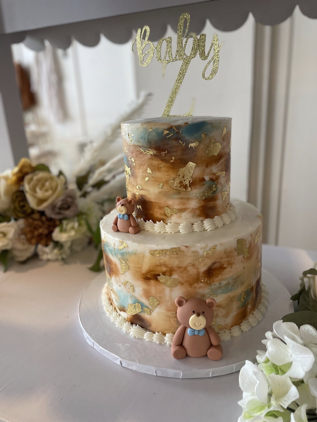 Baby shower marble cake with gold leaf and teddy bear at Lu's